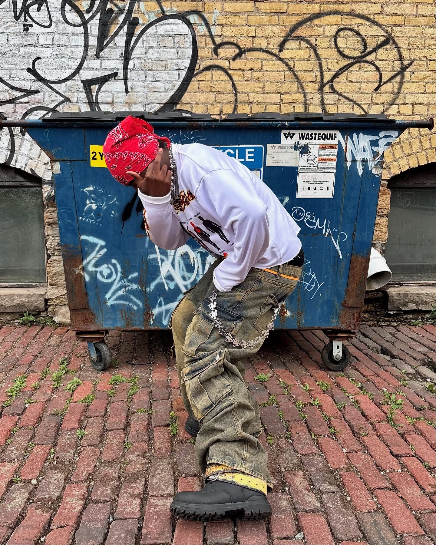 Distressed Multiple Pockets Jeans
