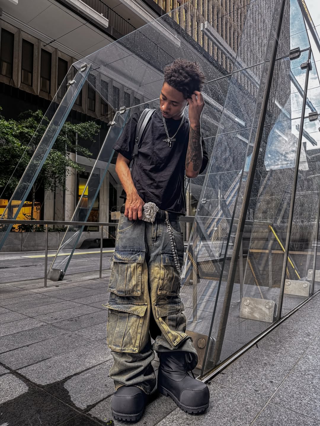 Distressed Multiple Pockets Jeans